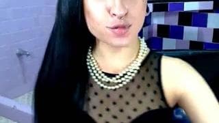 Udana masturbacja seksi trans brunetki