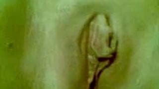 Kobieca masturbacja zakończona wytryskiem