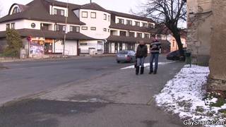 Zarwał laskę na ulicy a dał dupy facetowi