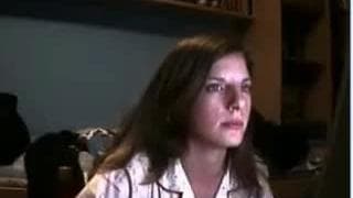 Nastolatka pokazuje swoje ciało w necie