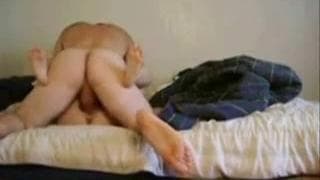 Sesja głębokiego pierdolenia w łóżku