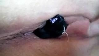 Masturbacja mokrej pizdy przed kamerą