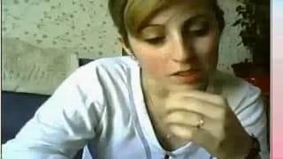 Młoda Francuzka pokazuje cycki online