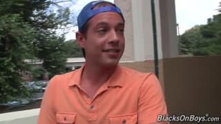 Caden Grey w trójkącie z dwoma gejami