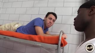 Młodego geja Murzyn rżnie w więzieniu