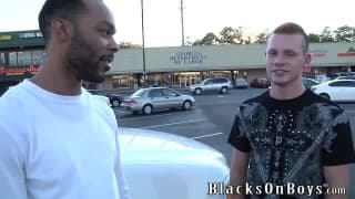 Młody Niemiec zaliczy czarnego kutasa