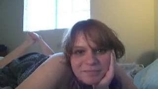 Amatorka jebie się radośnie z dildo!