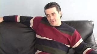 Przystojny gej zwali dla nas kutasa!