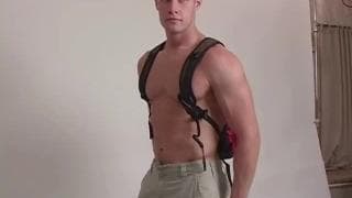 Nick to seksowny facet z dużym kutasem!