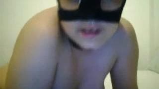 Gruba brunetka w zmysłwej masturbacji!