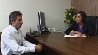 Dylan Ryder wypierdoli pracownika