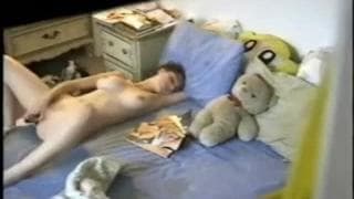 Masturbacja ślicznej cycatki w domu!