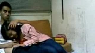 Brunetka chce tego młodego kutasa!