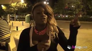 Juliette wkłada chuja między cycki