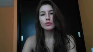 Masturbacja bardzo zgrabnej brunetki