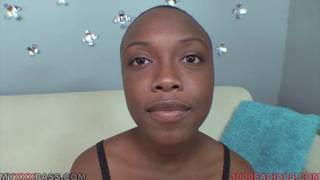 Mariah Hill ma białe plamy na pysku po spermie