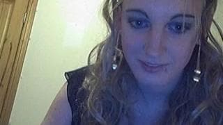 Dziewczyna zrobi seksowny striptease