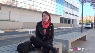 Lilyan podskakuje na facecie którego poznała