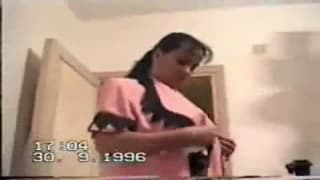 Arabka dobrze zadowoli swojego kochanka