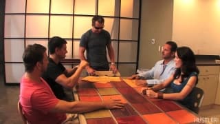 Victoria White ujeżdża konia jak dzika