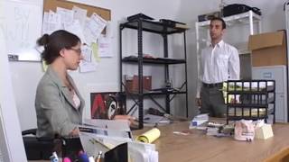 Jak jej wyliże cipę to go nie wyjebie z pracy