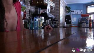 Barmanka poderwana i wyjebana