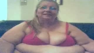 Ogromna, dojrzała BBW w masturbacji