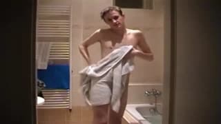 Młodziutki chłopiec wali sobie chuja!