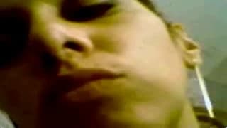 Ta dziwka ma parę świetnych cycków!