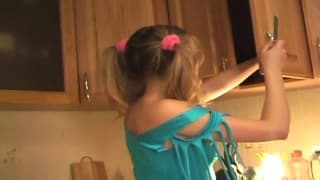 Blondynka wie jak sprowokować faceta