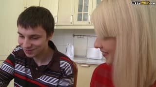 Blondyna zagadana na ulicy od razu dała dupy