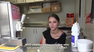 Wyjebał ją kutasem i wielkim ogórkiem