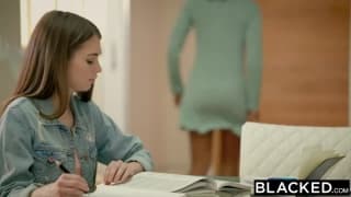 Młoda Riley Reid zerżnięta w dupę przez Murzyna