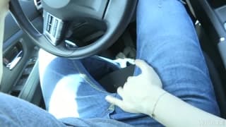 Młoda na widok chuja od razu się podnieciła