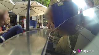 Ciekawe czy suka wie, że ją nagrywa na kamerkę