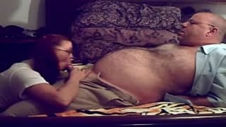 Stary facet wyjebie napaloną kobietę!