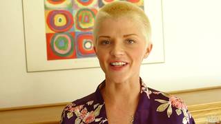 Atrakcyjna blondyna kocha seks oralny!