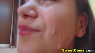 Duży chuj obciągnięty przed jebaniem!