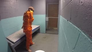 Ona lubi kostiumy i seks z lekkim bdsm