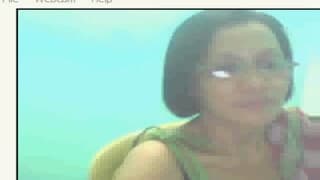 Dojrzała kobieta w scenie pieszczot