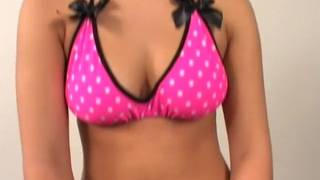 Młoda blondynka wypierdoli się dildo!