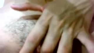 Nastolatka popieści swoją łechtaczkę