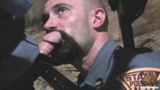 Geje - policjanci rżną się w stodole!