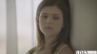 Piękna Leah Gotti wystawi dupę na anal