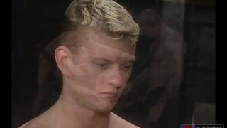 Hardcorowy fisting w trójkącie gejów!