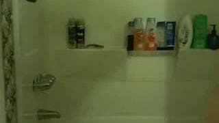 Brunetka w kąpieli wyjebie się palcami