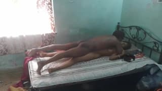 Facet dobiera się do arabskiej dziewczyny