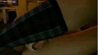 Spenetruje się namiętnie nowym dildo