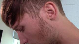 Zee Knox pokaże nam twardego kutasa