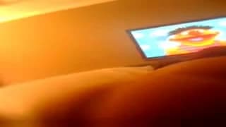 Facet lubi filmować jej dupę na sobie!